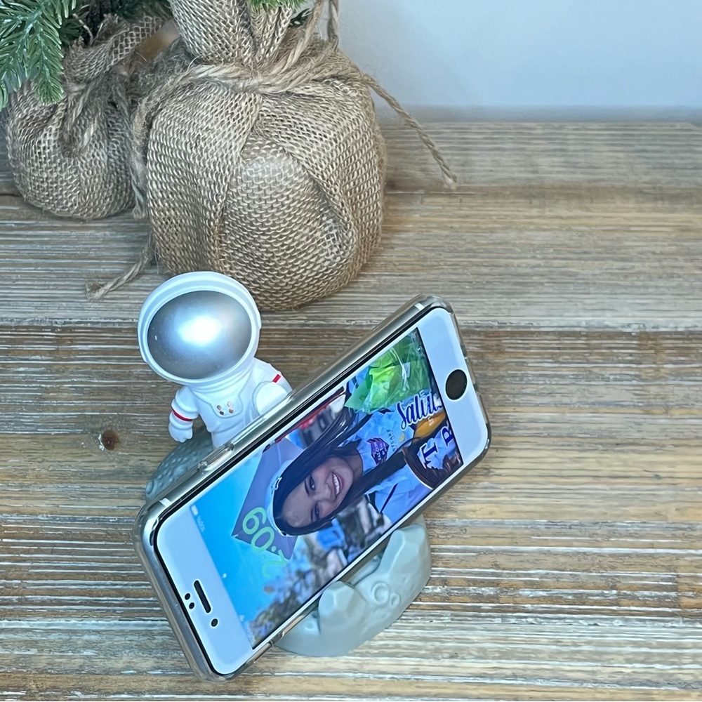 Fun Astronaut Phone Holder. In Silver Visor. New in Box. - Picture 4 of 8